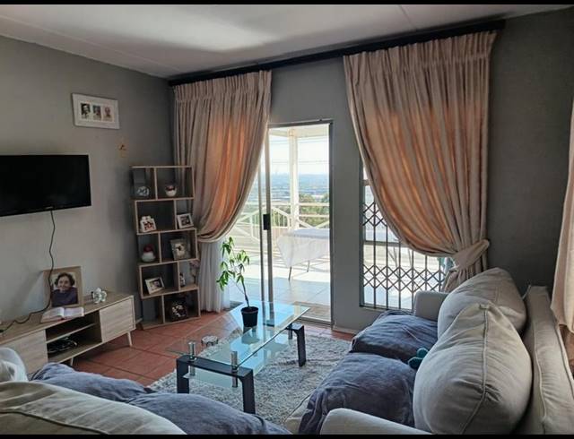 3 BEDROOM TOWNHOUSE FOR SALE IN SUNNYROCK